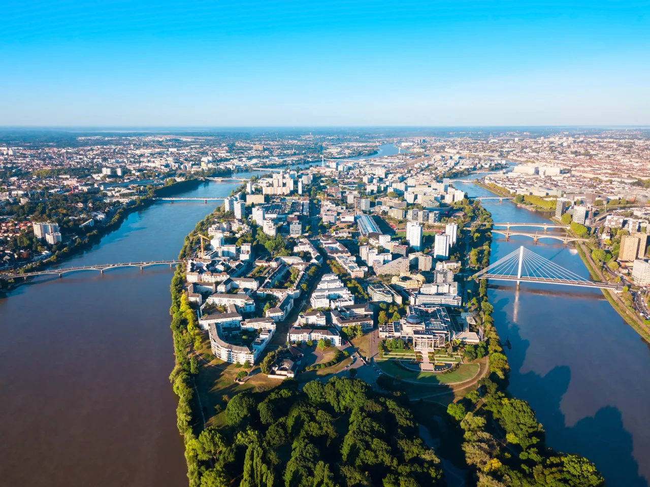 Image de référence d'une vue aérienne de Nantes et de la Loire